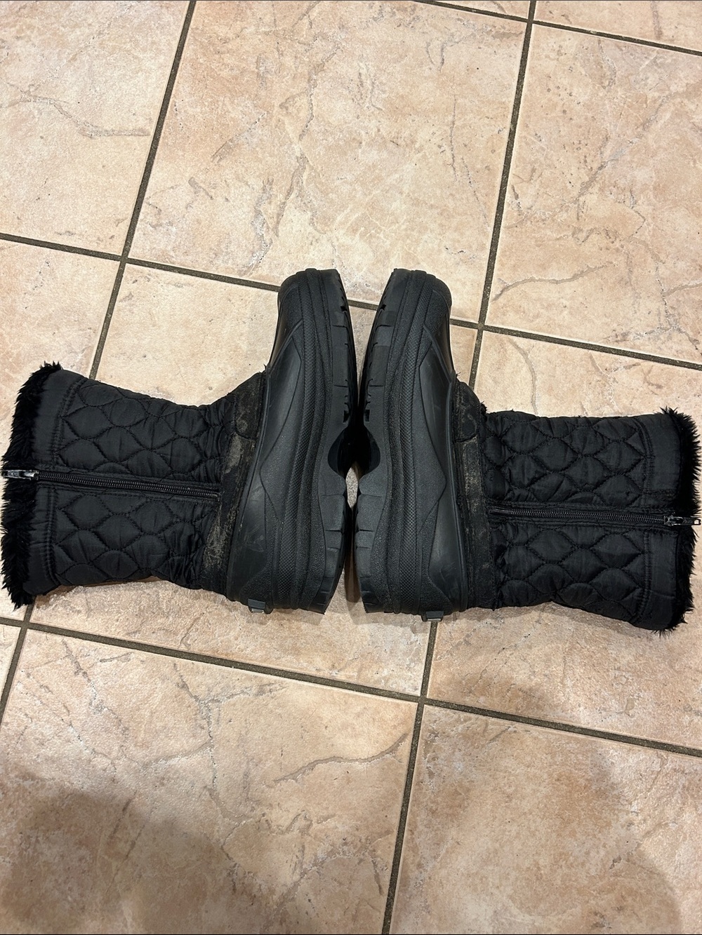 Black Women's Insulated Winter Boots image 4